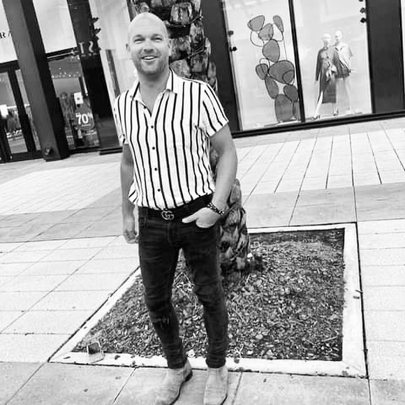 Meet your Posher, Ron - Picture 6 of 10